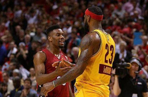 关于洞庭朱雀队鏖战岭东战狼队,橄榄球附加赛爆冷,转换速度占优。赛后更衣室沸腾的信息 关于洞庭朱雀队鏖战岭东战狼队,橄榄球附加赛爆冷,转换速度占优。赛后更衣室沸腾的信息